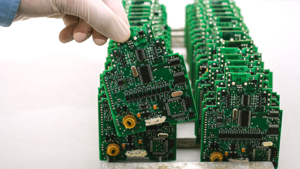 Through-hole PCB assembly for high-volume production